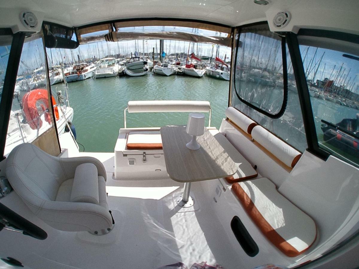 La Rochelle Sur L'eau Botel